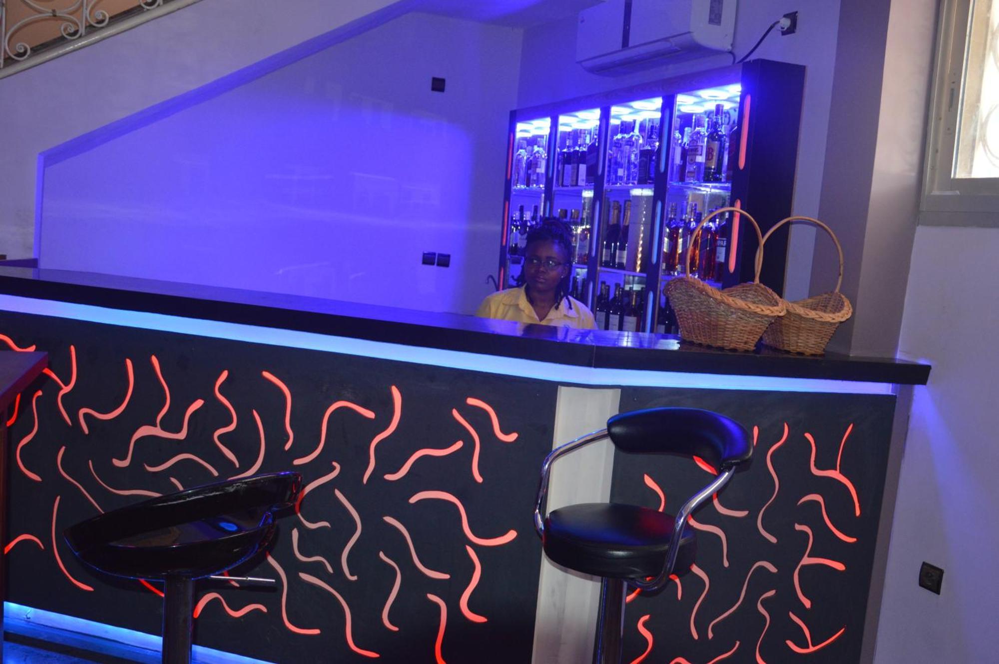 Nikita Hotel Яунде Экстерьер фото
