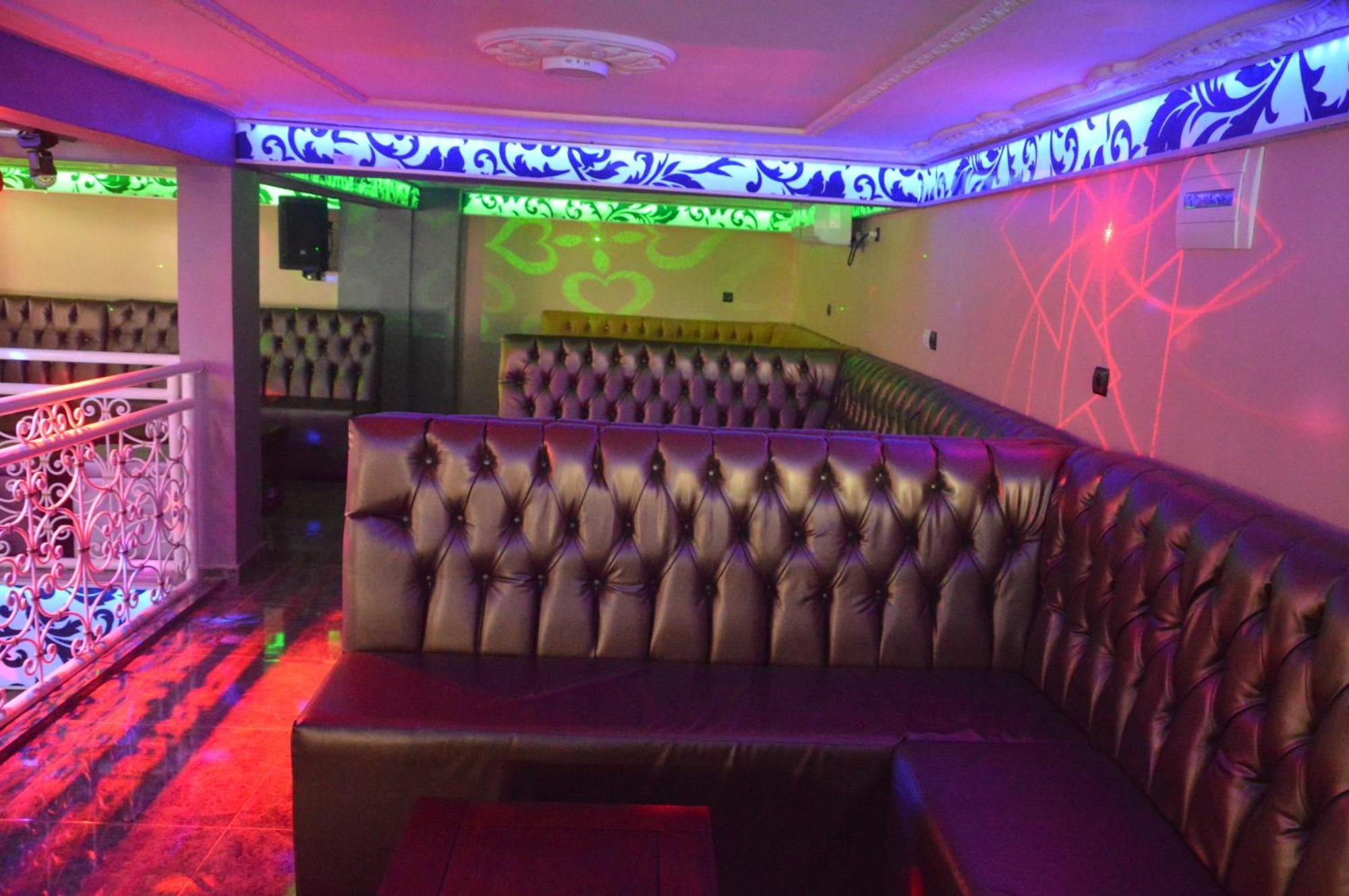 Nikita Hotel Яунде Экстерьер фото