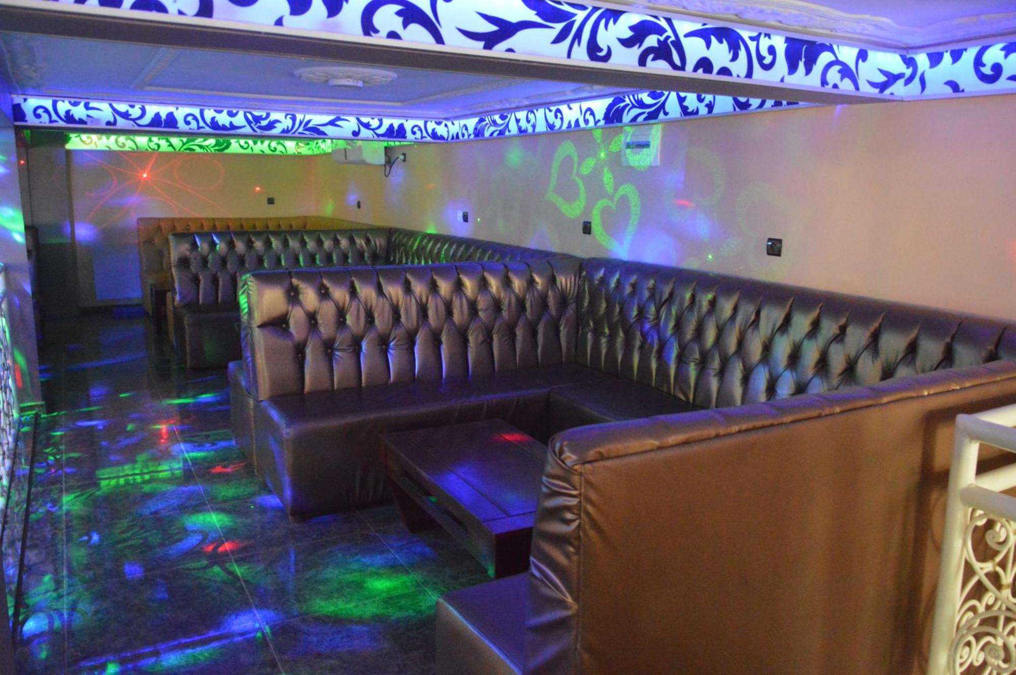 Nikita Hotel Яунде Экстерьер фото
