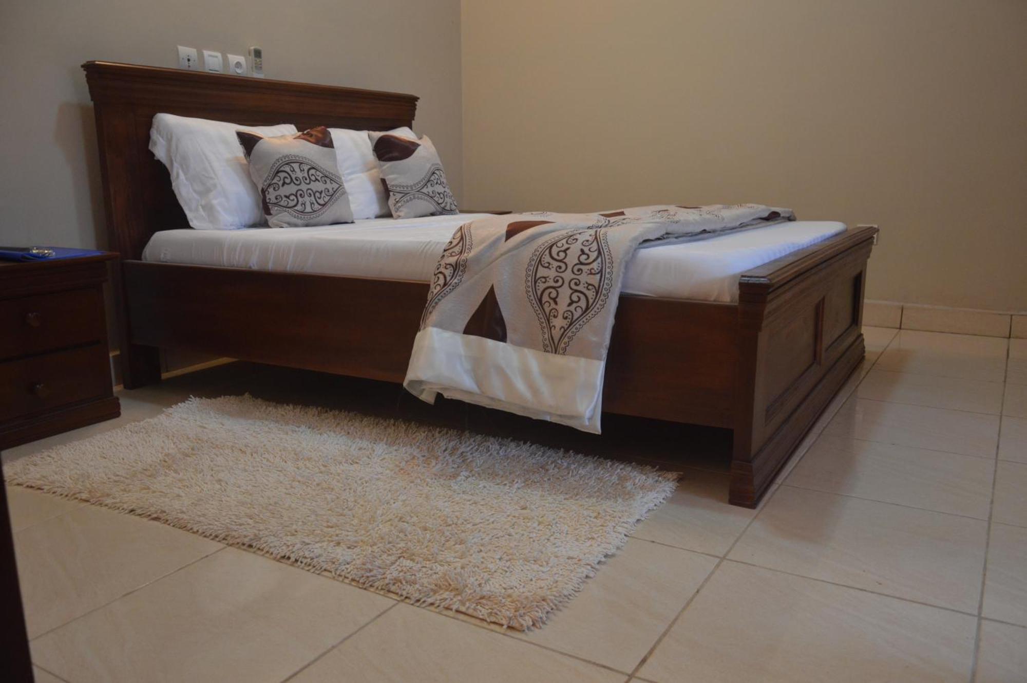Nikita Hotel Яунде Экстерьер фото